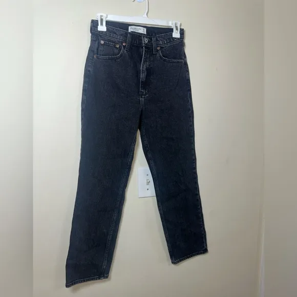 $90 Abercrombie &amp; Fitch Ultra High Rise Ankle Straight Jean Size 26 in Black