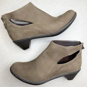 Dansko Cut‎ Out Ankle Bootie 37 Taupe Suede
