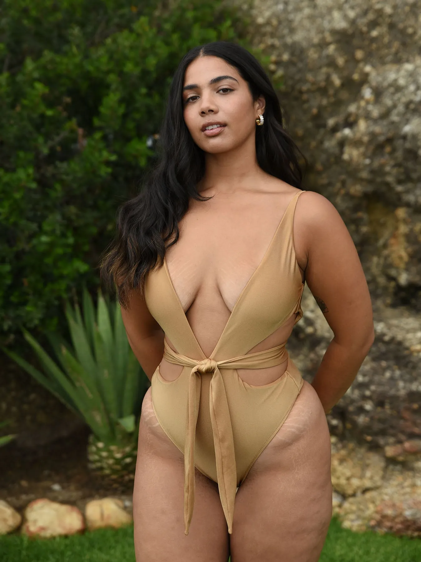 SHOWTIME - Cutout One Piece • Glazed Sand