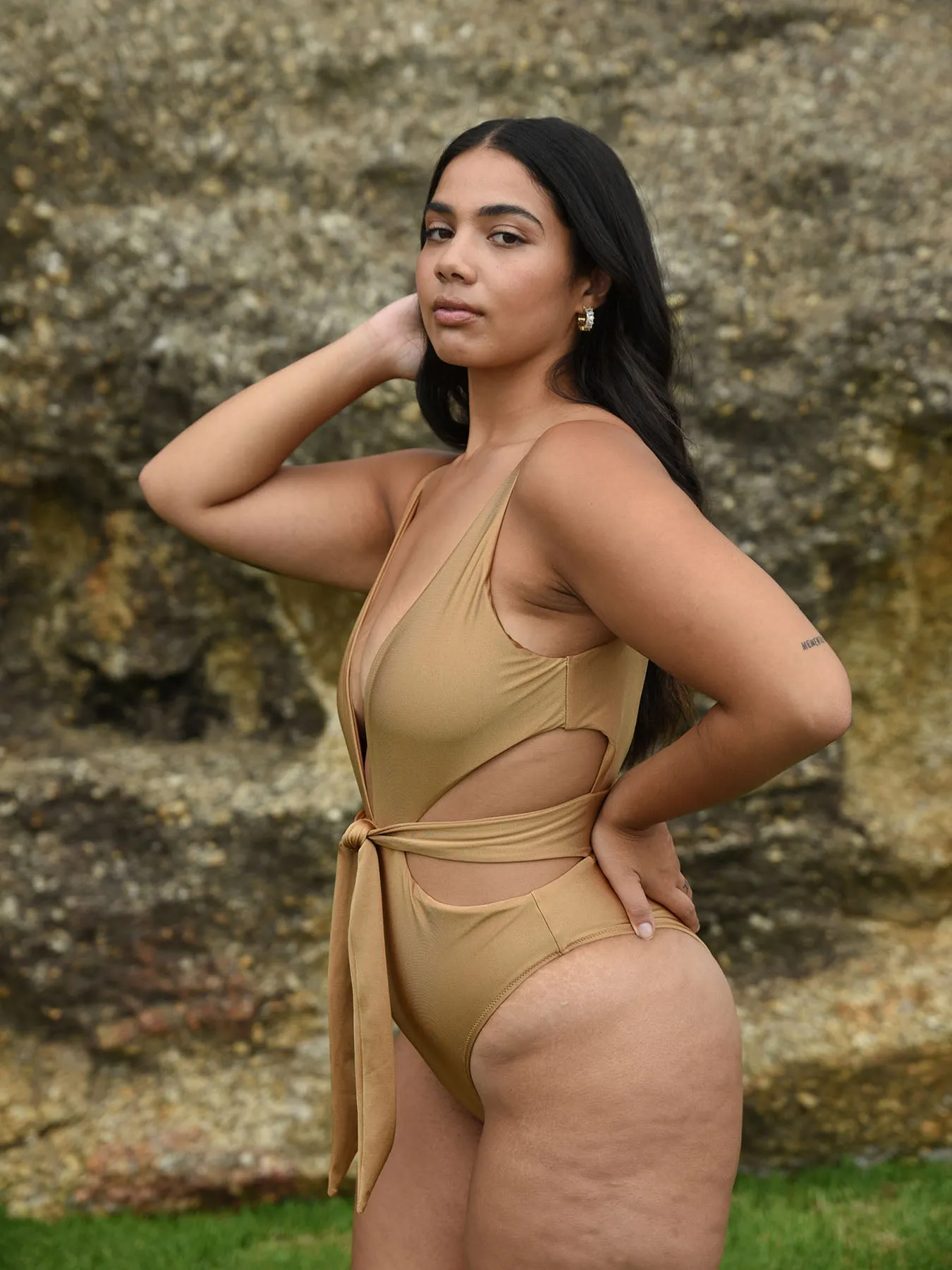 SHOWTIME - Cutout One Piece • Glazed Sand