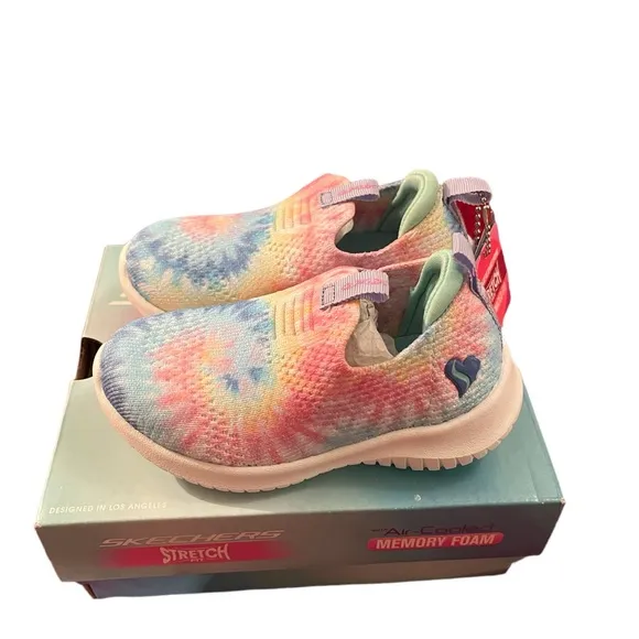 SKECHERS STRETCH FIT WITH AIR COOLED MEMORY FOAM. Size 6. Brand new in b…