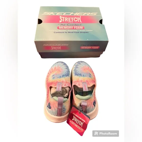 SKECHERS STRETCH FIT WITH AIR COOLED MEMORY FOAM. Size 6. Brand new in b…