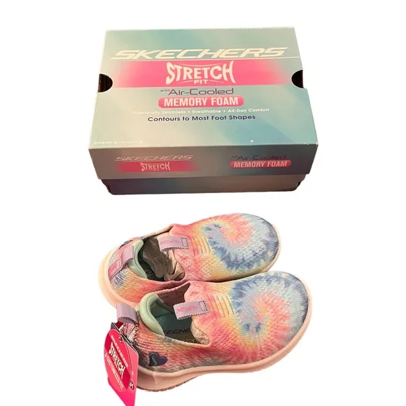 SKECHERS STRETCH FIT WITH AIR COOLED MEMORY FOAM. Size 6. Brand new in b…