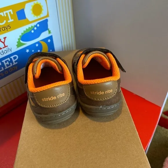 Stride rite memory foam baby shoes size 3