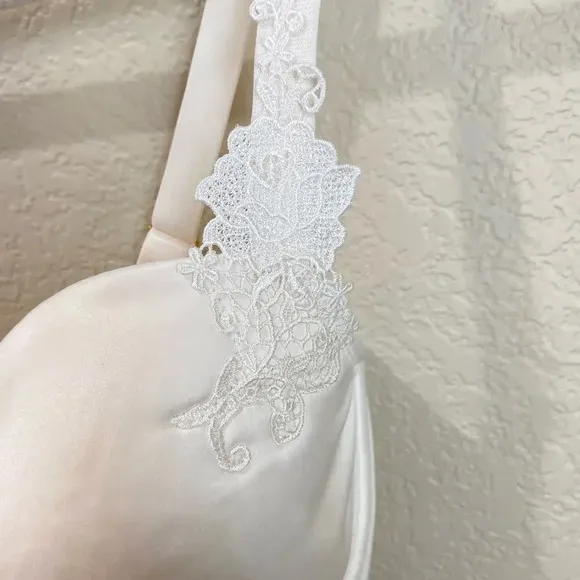 THIRDLOVE Satin Demi Bra Bridal Edition Sea Salt White Size 32F Lingerie 32DDD