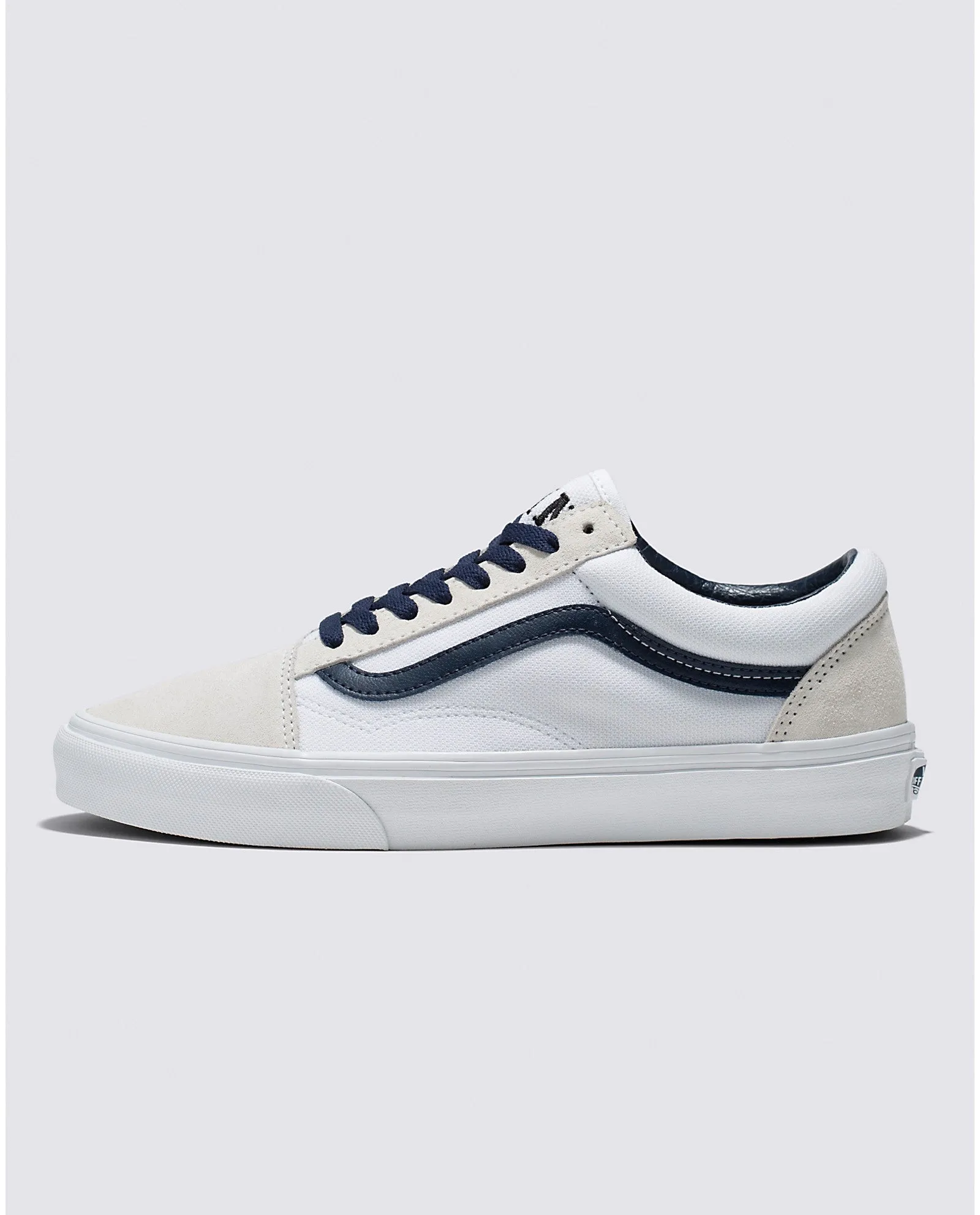 Vans Club Old Skool Shoe in White/Navy