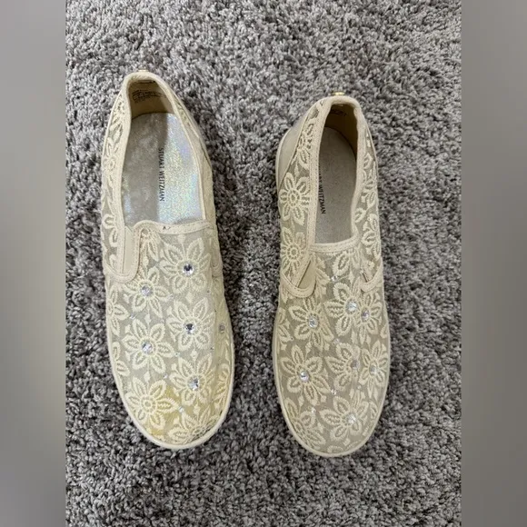 Women’s Stuart weitzman shoes lace size 8